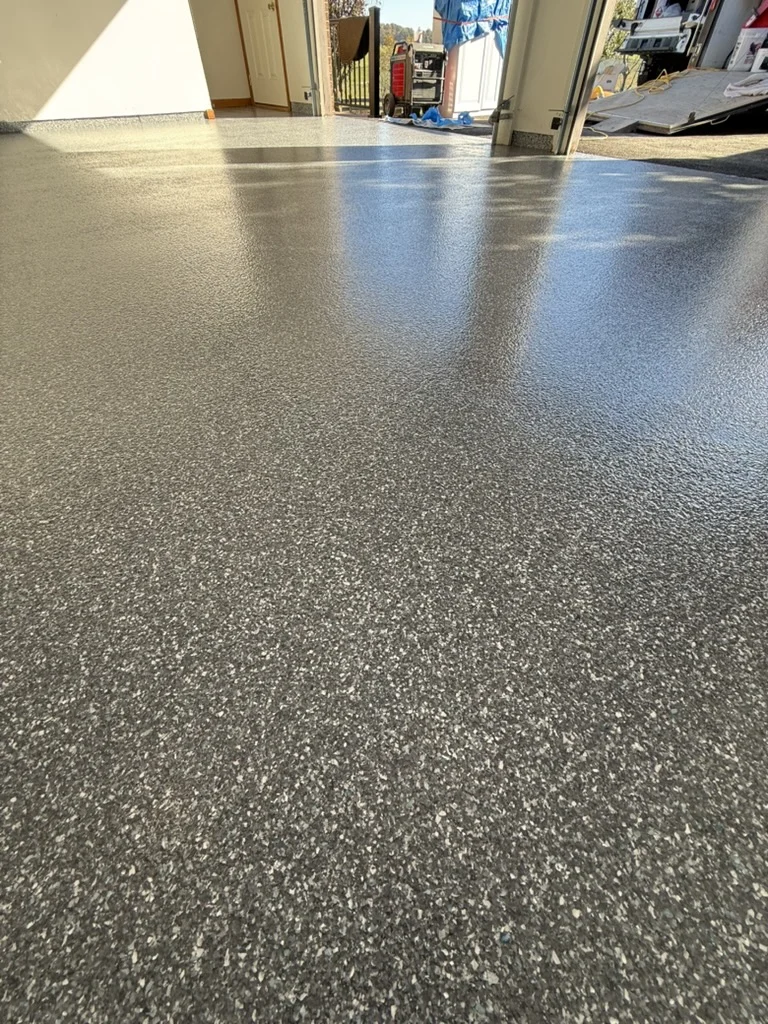 Custom Blizzard flake finish across the Rural Retreat garage floor