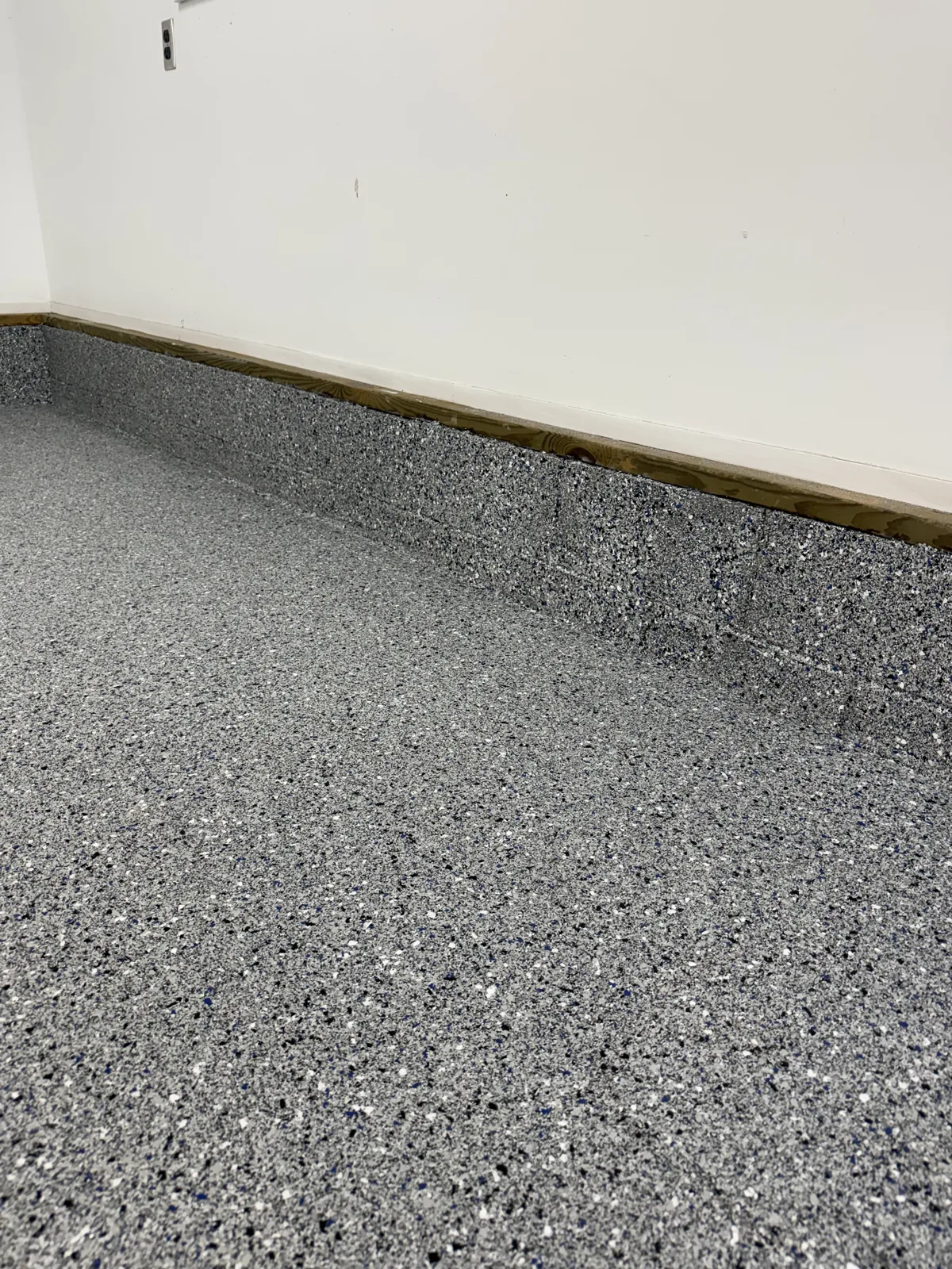After — Gray flake workshop garage, detail 3